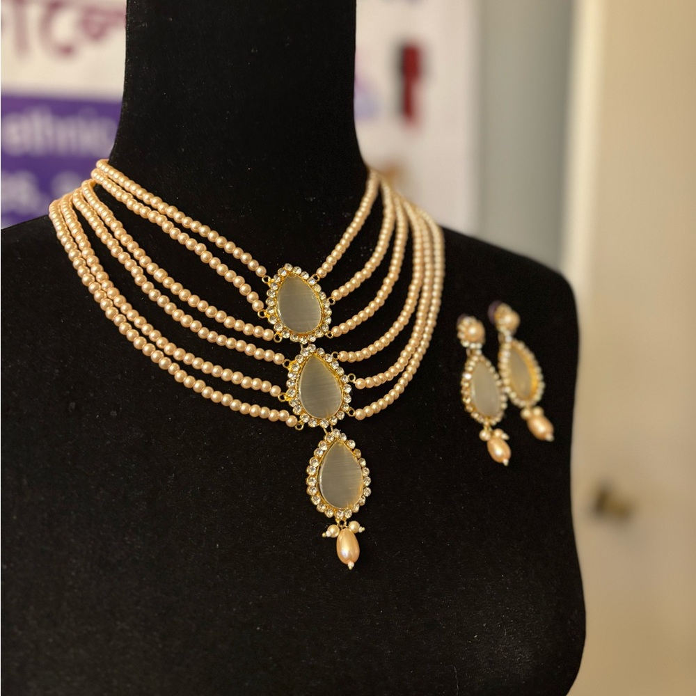 Indian Elegant Pearl and Gold Necklace Set